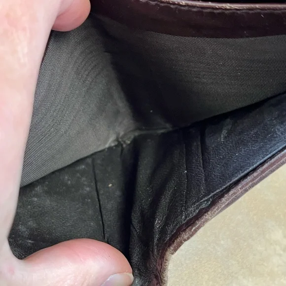 Gucci Signature GG Monogram Bi-fold Wallet - Picture 6 of 9